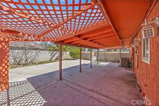 Building Photo - 9417 Mango Ave