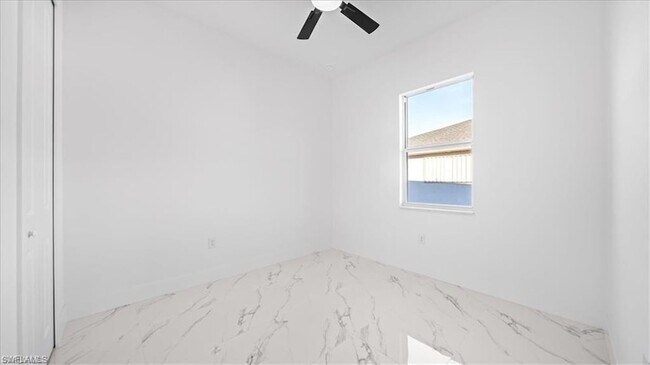 Building Photo - 1009 NE 15th Ln