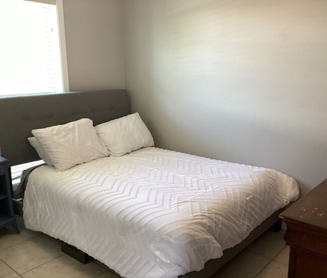 Building Photo - NEW PRICE!! Move in Ready Single Family Home - 4 bedroom - 1.5 Bathroom on Stock Island