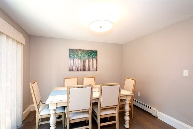 Building Photo - 474 King St