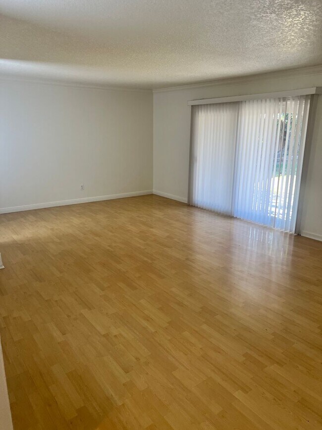 Building Photo - Welcome to the East Whittier 3 Bedroom House.
