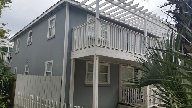 Building Photo - 414 E Park Ave