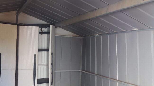 Building Photo - NICE MANUFACTURED HOME!