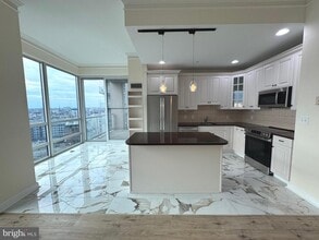 Building Photo - 901 N Penn St