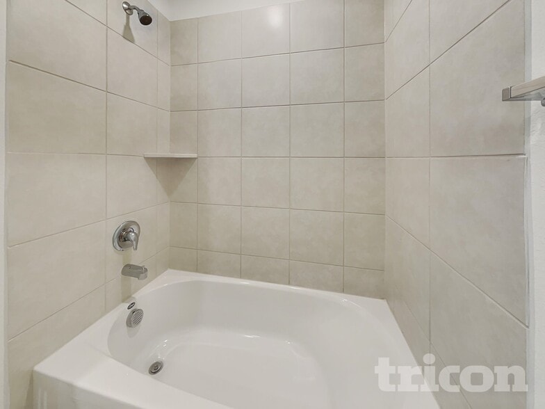 Building Photo - 2506 Perennial St