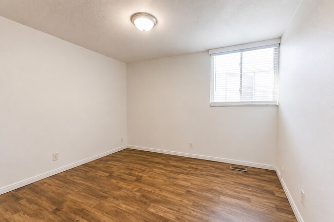 Building Photo - West Valley Condo with Prime Location in West Valley!