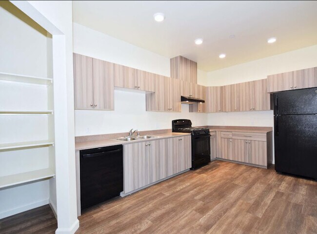 Building Photo - Ford Oaks Apartments