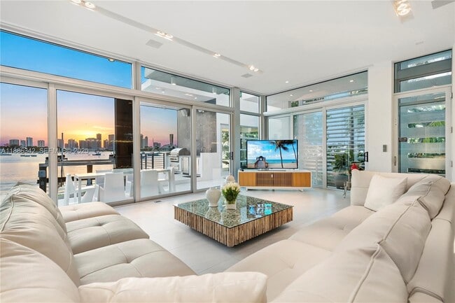 Building Photo - 440 S Hibiscus Dr