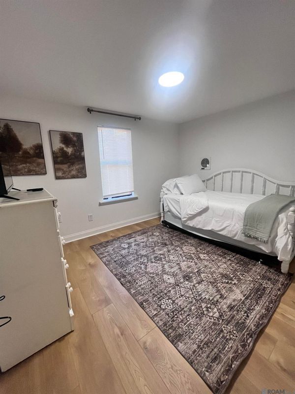 Building Photo - 30114 Oak St