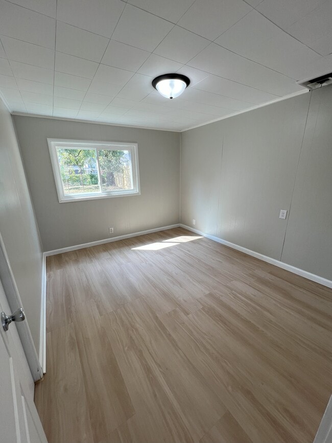 Building Photo - 425 Sheldon St