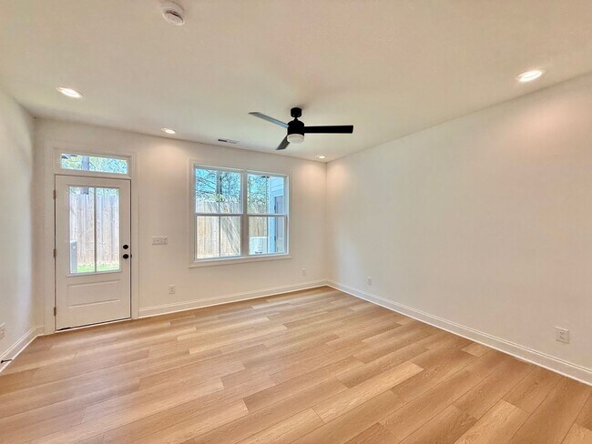 Building Photo - 4821 Gossamer Ln