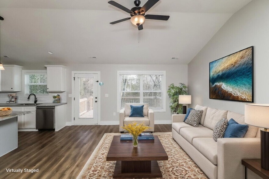 Building Photo - 528 Hillandale St NE