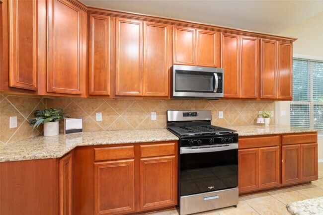 Building Photo - 6403 Guilford Glen Ln