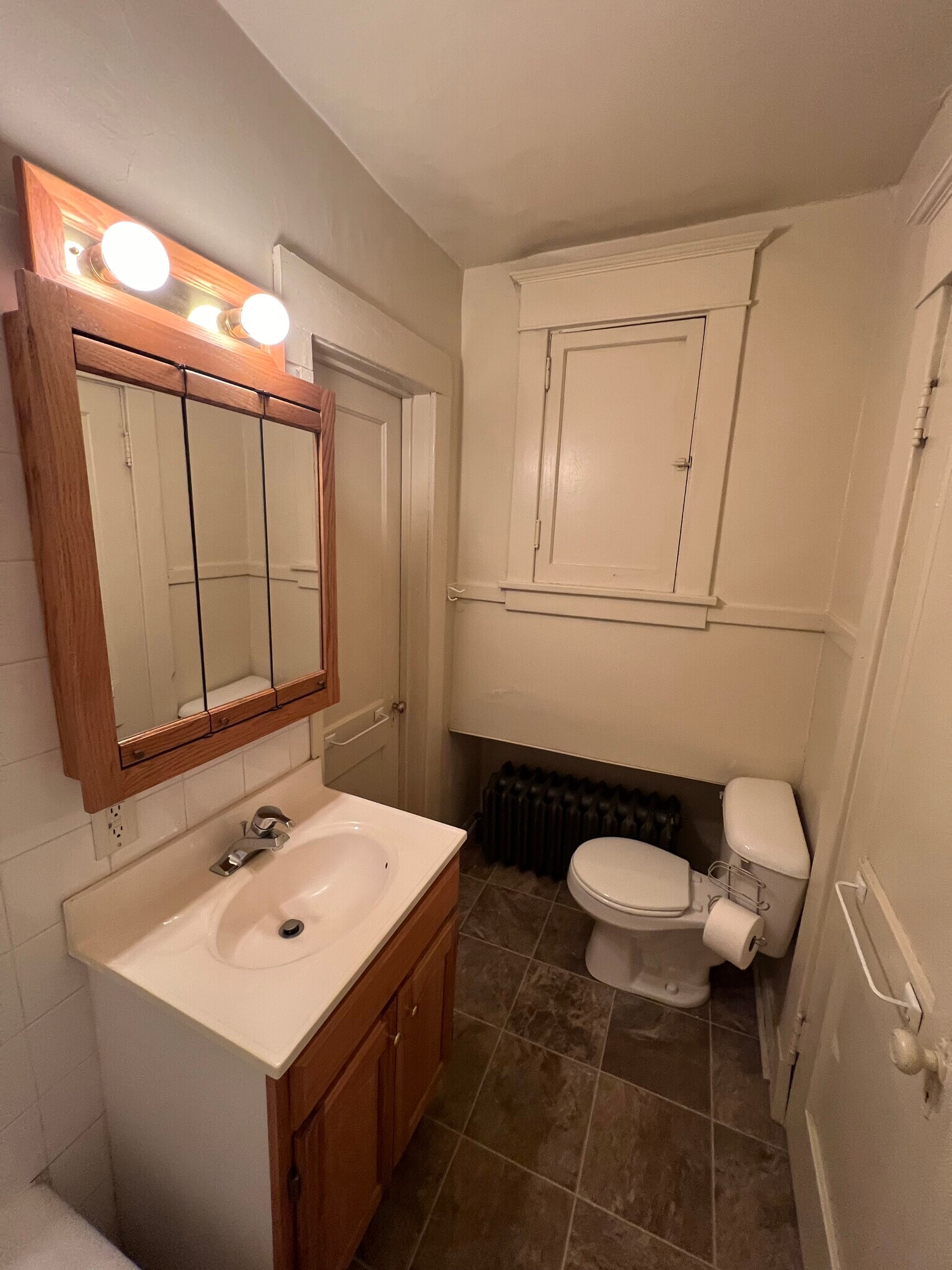 Building Photo - 222 Lafayette Ave NE