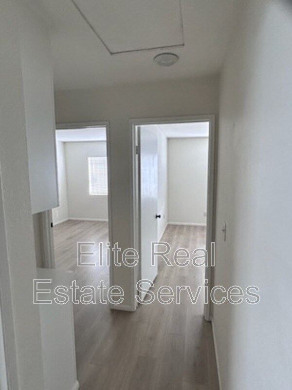 Building Photo - 3110 Manos Dr