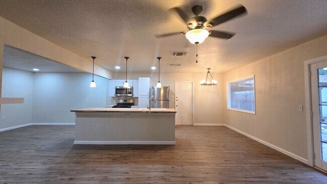 Building Photo - Newly Renovated NE San Antonio 3 bedroom home in established neighborhood-You do not want to miss...