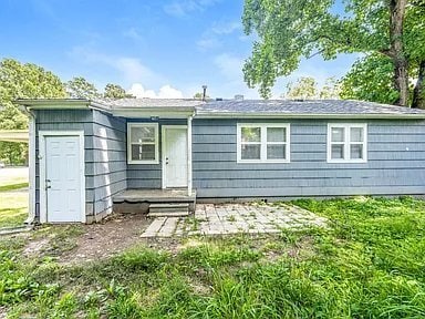 Building Photo - 700 Robison Dr