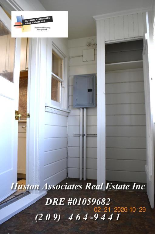 Building Photo - 845 N Lincoln St