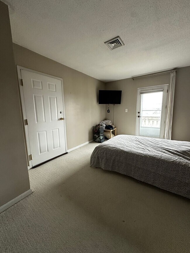 Building Photo - No Brokers Fee!! Spacious 2-Bed, 2-Bath Condo with 2 Parking Spots in Medford