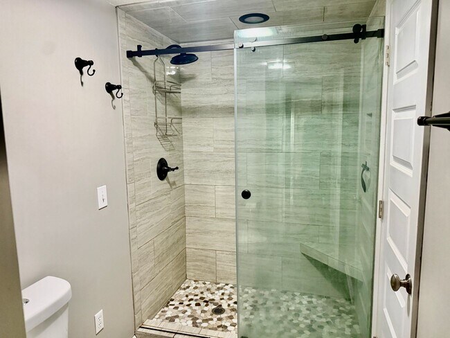 Building Photo - 3053 Woodale Cir