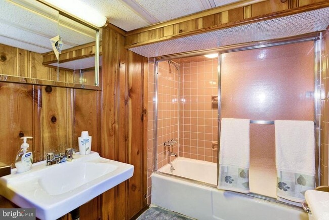 Building Photo - 3720 Drexel Ave