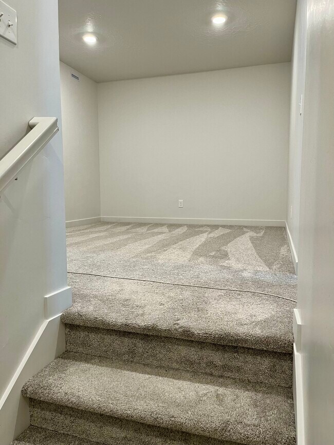 Building Photo - 638 W 1370 S