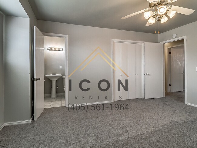 Building Photo - 2513 SW 69th St
