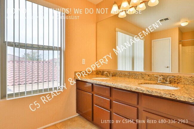 Building Photo - 2306 E Palm Beach Dr