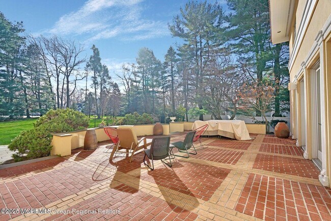 Building Photo - 758 Roseld Ave