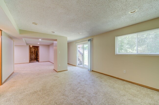 Building Photo - 650 Top Notch Ln
