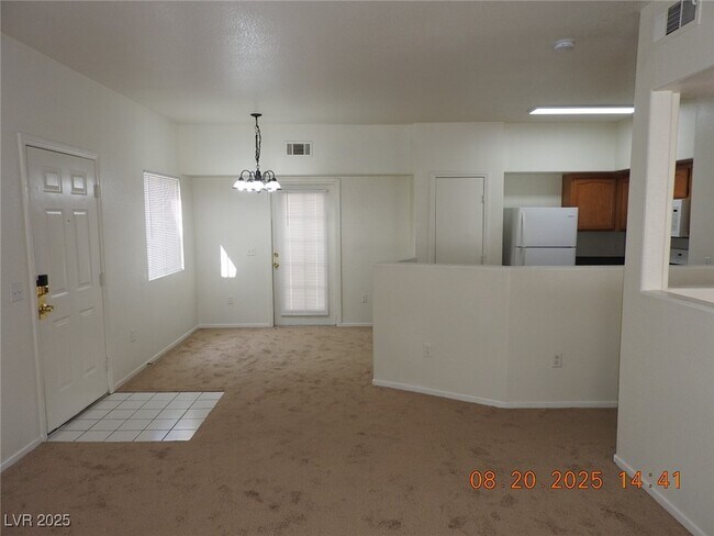 Building Photo - 3400 Cabana Dr