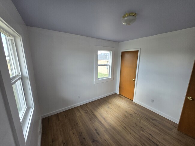 Building Photo - 11 Ball Ln