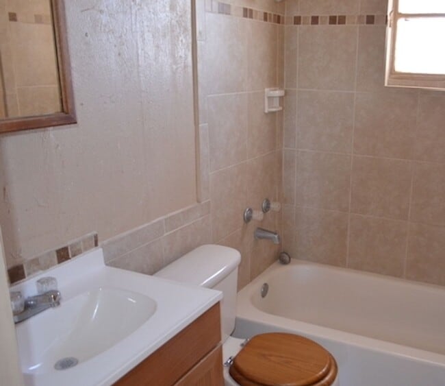 Building Photo - Two Bedroom One Bath Home on a large lot w...