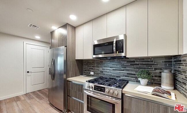 Building Photo - 1070 S Bedford St