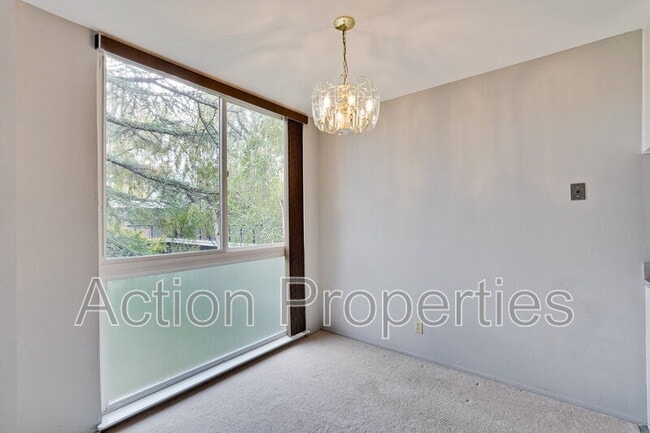 Building Photo - 181 Del Medio Ave