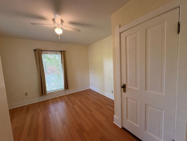Building Photo - 4 bedroom 2 bathroom Historic Home Downtown Manhattan KS