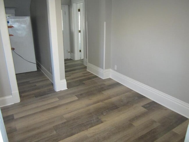 Building Photo - 119 Tennyson Ct