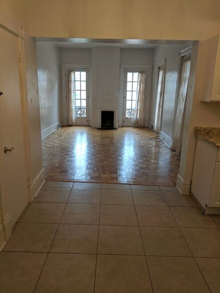 Building Photo - 5431 Howe St