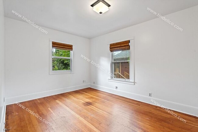 Building Photo - 4 Bedroom, 3 Bathroom Home 3000 + Square feet - A Must See In Abernethy School Boundary