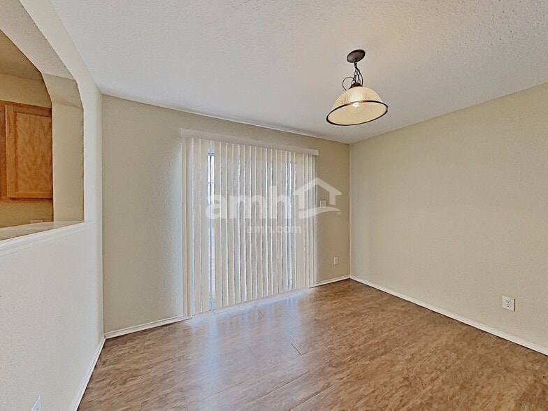 Building Photo - 9306 Pacific Maple