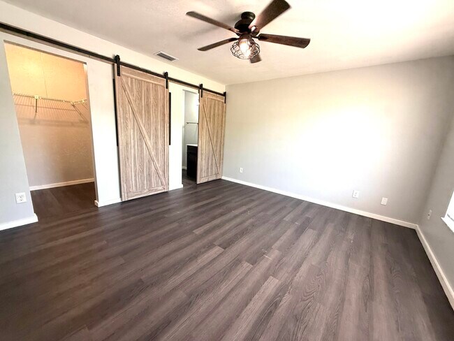 Building Photo - 16394 Pimlico Dr E