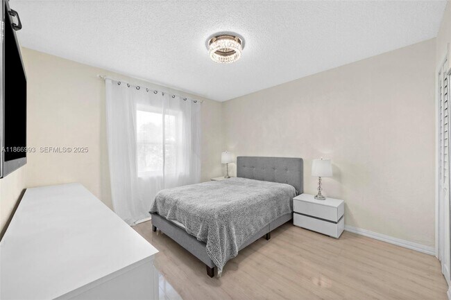 Building Photo - 1935 Arthur St