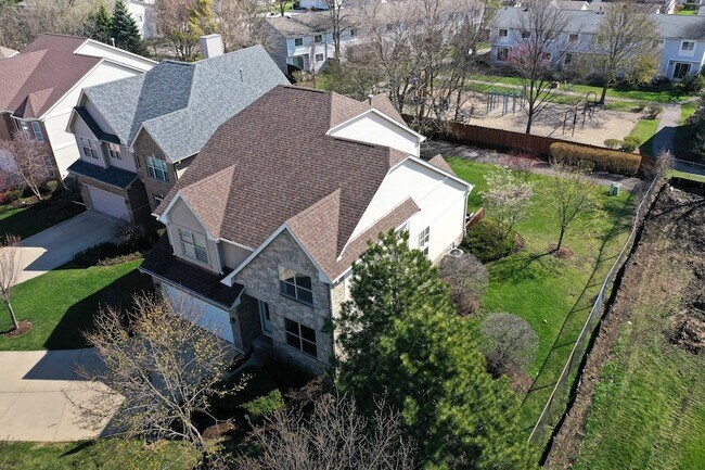 Building Photo - 331 Mary Belle Cir