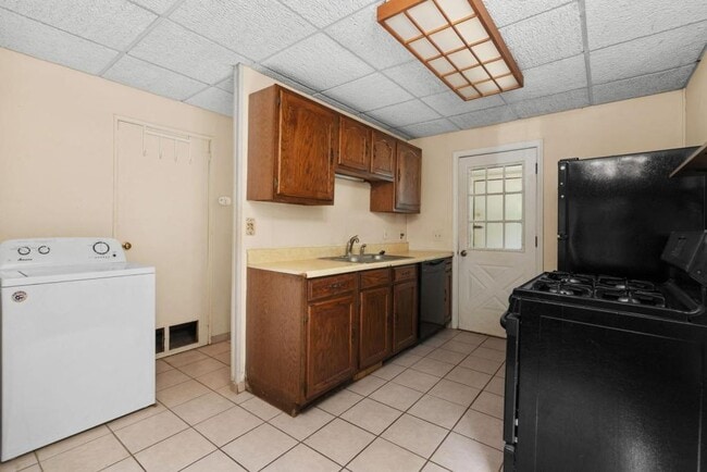 Building Photo - 1210 Blaine Dr