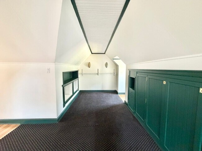 Building Photo - 2414 Brighton Dr