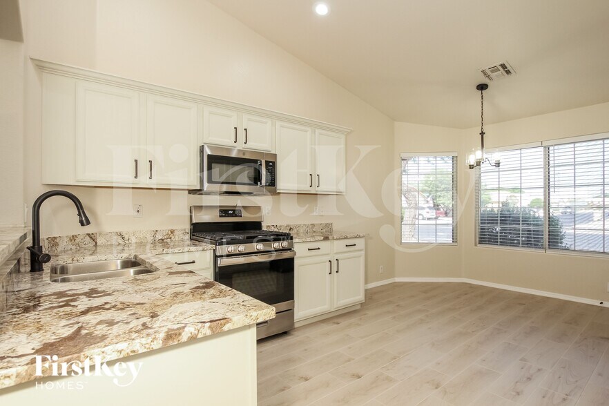 Building Photo - 6396 N 81st Dr