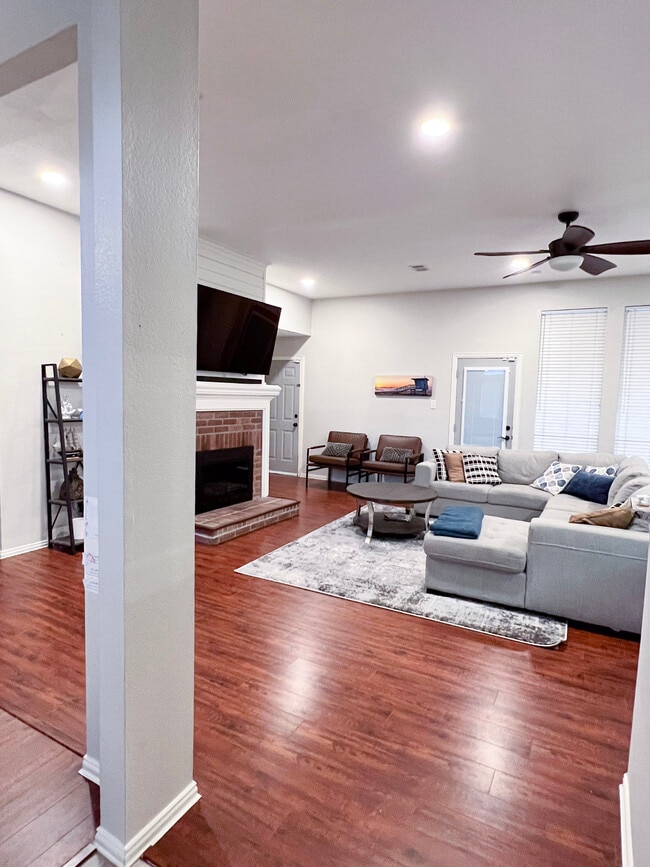 Building Photo - 1207 Old Knoll Dr