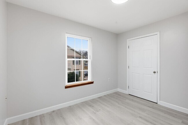 Building Photo - Welcome to this stunning end residence perfectly positioned in a highly desirable setting.