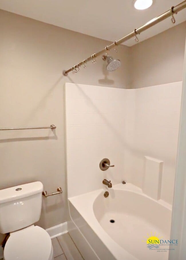 Building Photo - 404 Lee Ln