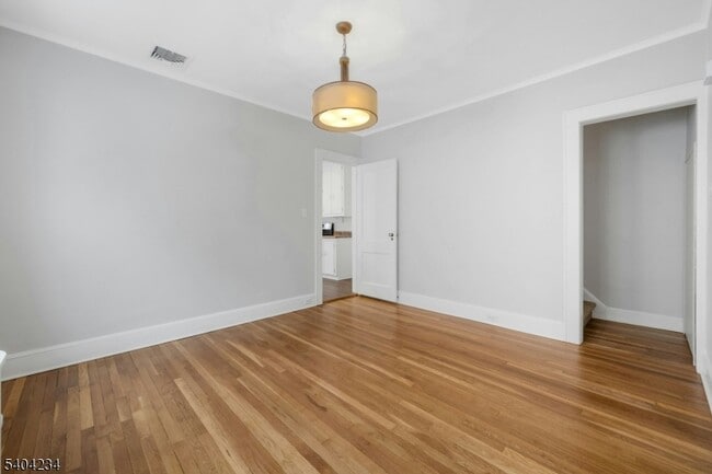 Building Photo - 5 Gates Ave